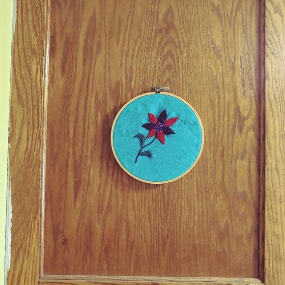 Vintage handmade flower embroidery picture - Picture 3 of 3